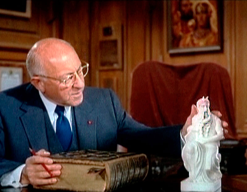 DeMille explaining the legend of Moses in a trailer for The Ten Commandments (1956)